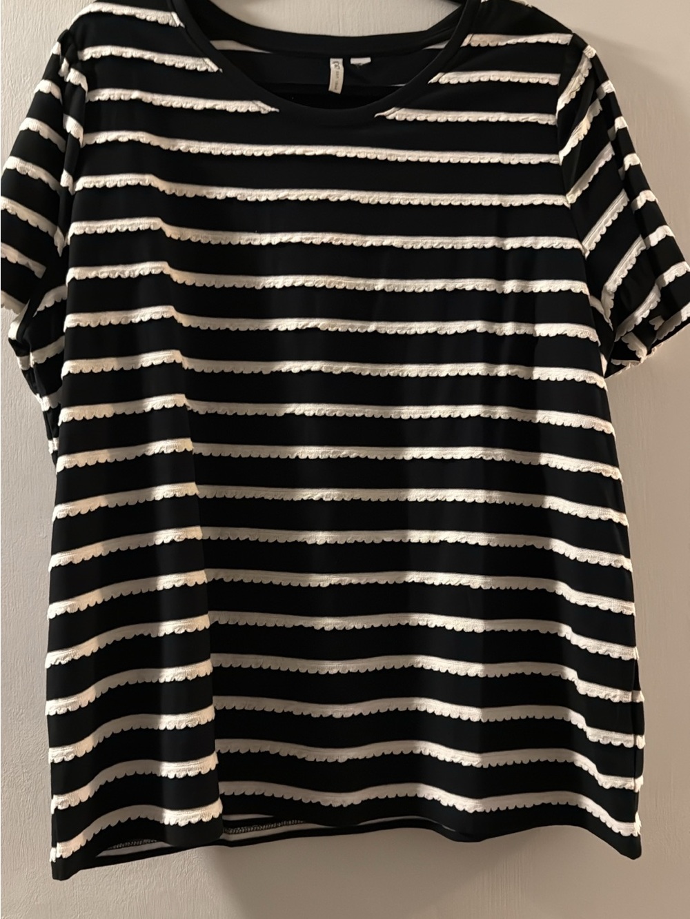 Black & White Scalloped Stripe Short Sleeve Top